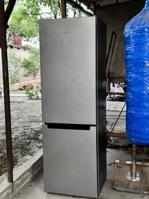 Холодильник Indesit