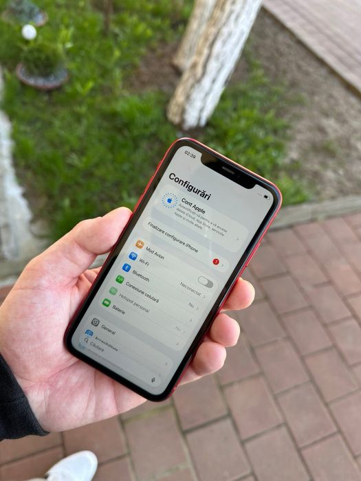 iPhone 11 rosu stare impecabila