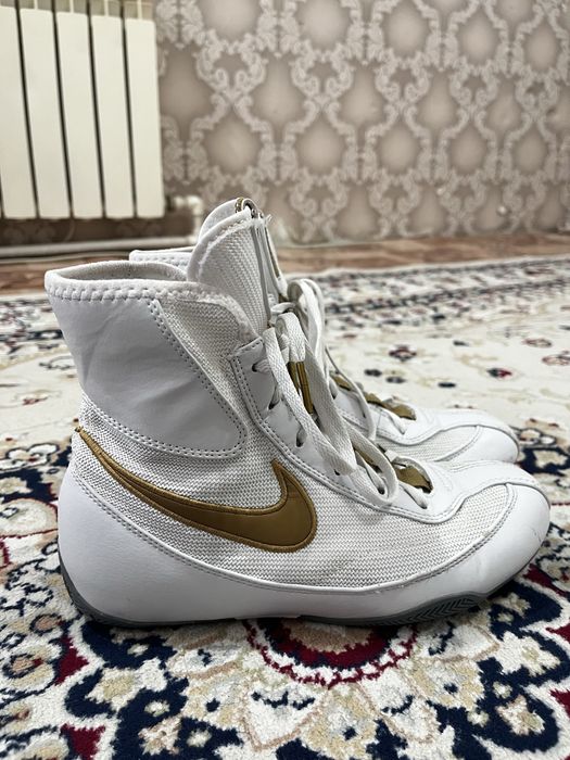 Nike Machomai 2 GOLD