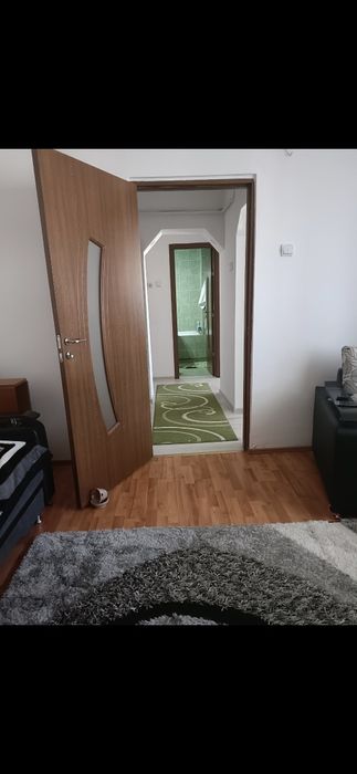 Închiriez apartament 2 camere, decomandat,zona Liceu Ecaterina