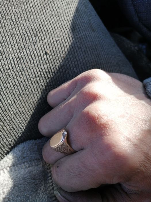 Кольцо, печатка под золото.