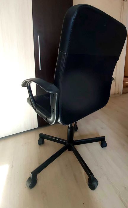 Офис стол на добра цена! гр. София Сухата река • OLX.bg