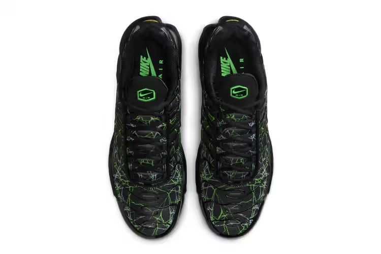 Nike Air Max Plus "Black/Green Strike"