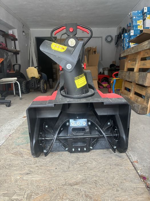 Електрически снегорин HECHT 2000W