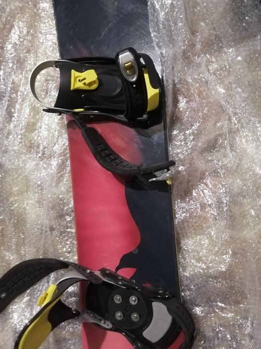 Продам сноуборд, лыжи горные, ботинки