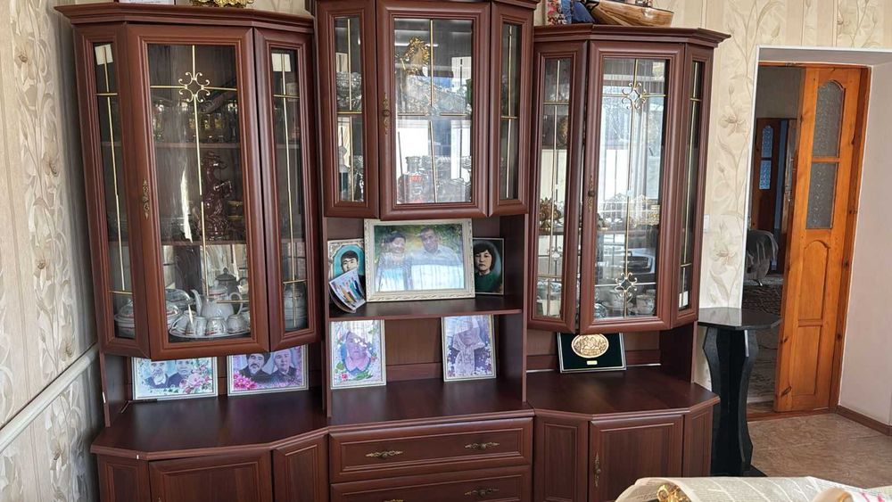 Стенка горка для гостинной