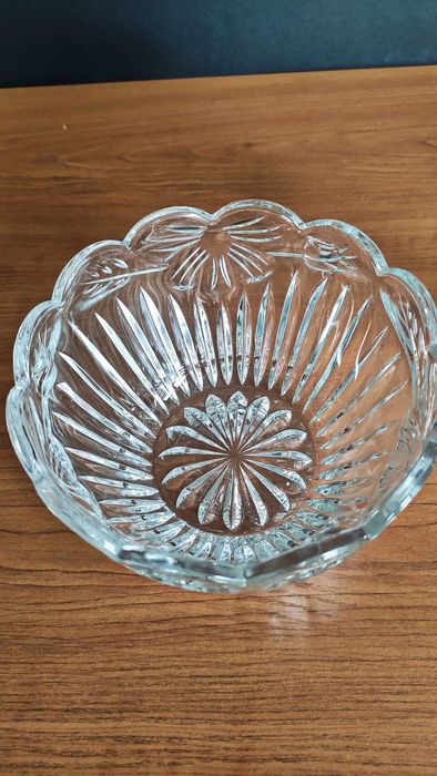 Масивна кристална бонбониера с капак