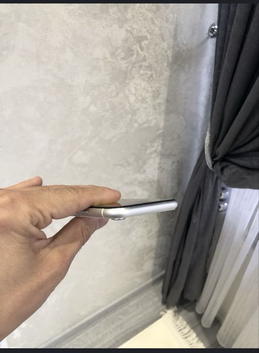 Iphone xr sotiladi 17 pro titan korpus bosilgan