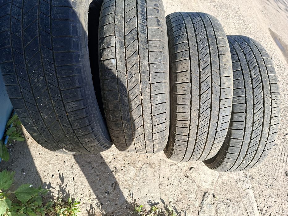 Продам шины 235/65/17 гудиер