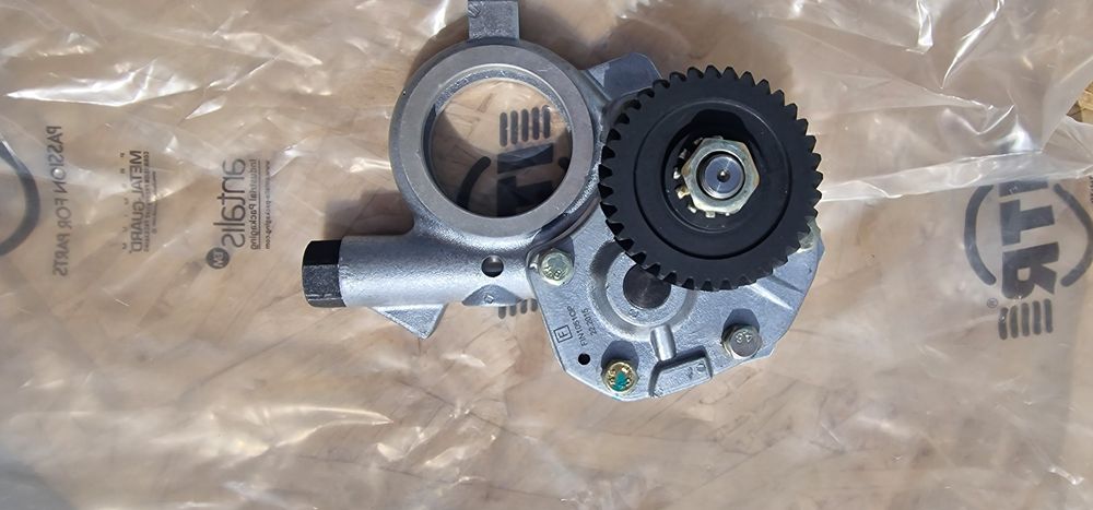 Pompă ulei tractor fiat 211 215 preț 1650 lei nouă pe original se poat