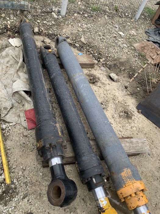 Cilindri hidraulici jcb 330