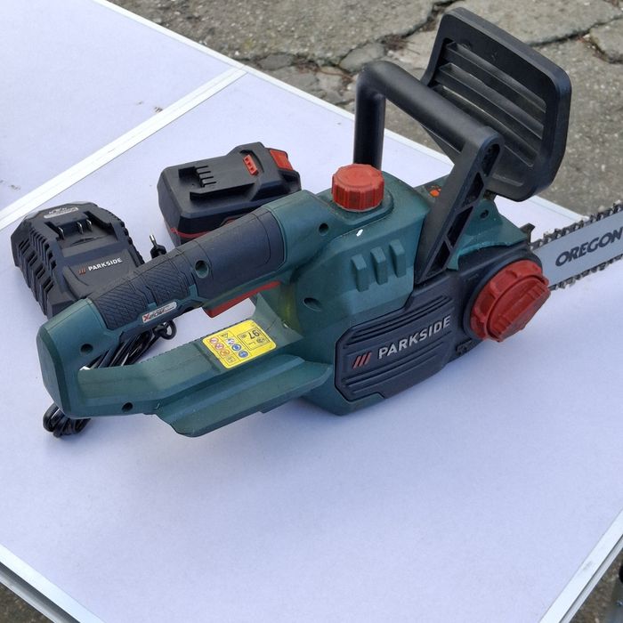 Drujbă cu acumulator si incarcător