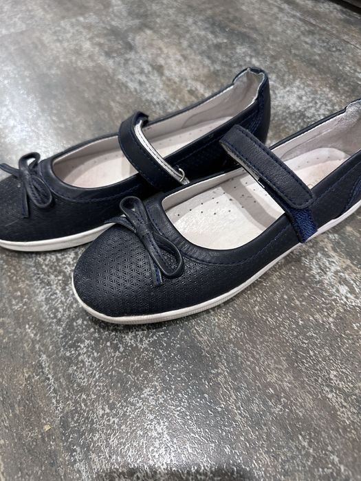 Продам туфельки в школу