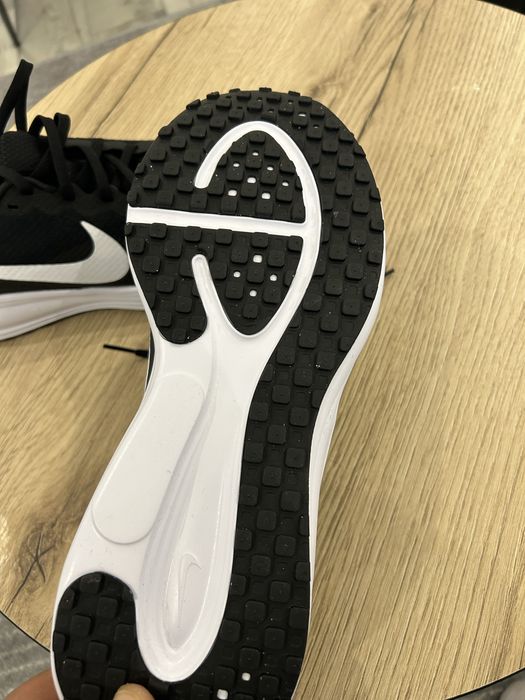 Nike Revolution 8 размер 44 28 см