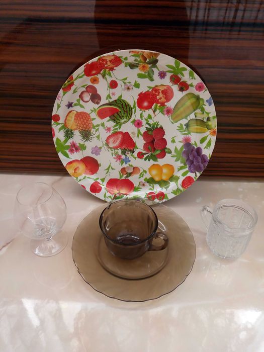 Сахарница, поднос и старая посуда за все 20 тыс сумов