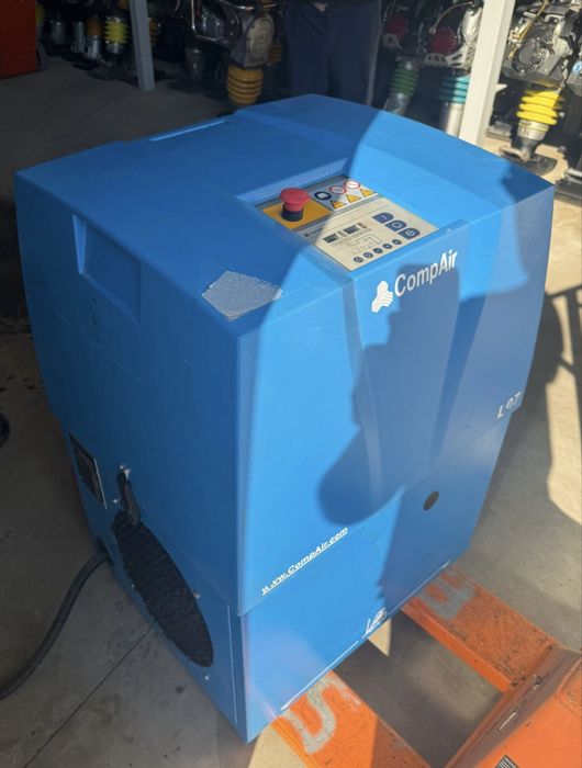 Compresor cu surub 1m3 , Compair L07-10 / 380v / 7kw / aproape nou ...