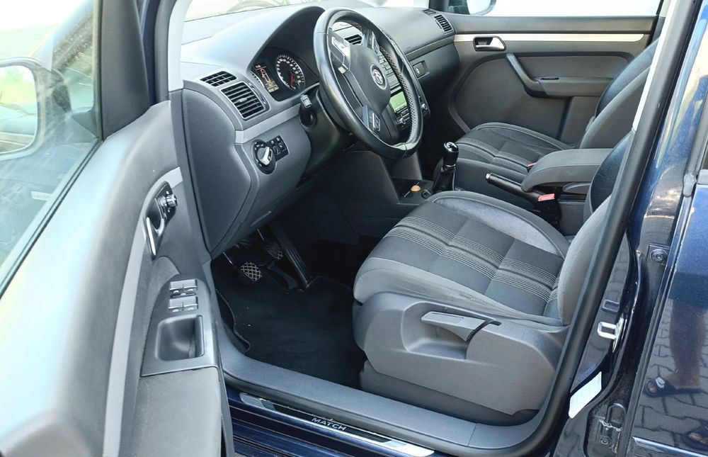 Vw Touran Match 2012 7 Locuri 1.6 Tdi 6+1 trepte.Euro 5  Semipiele.Senzori Climatronic Incalzire  Scaune / Germania - Unic Proprietar