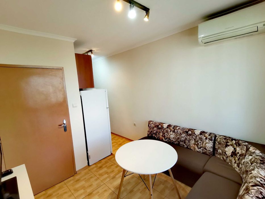 Дава се под наем Двустаен апартамент в Бургас, Възраждане - 50 кв.м за 255 € - Снимка #2