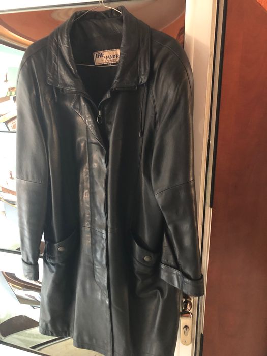 Haina din piele neagra marimea 44