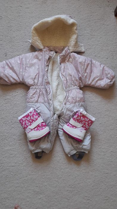 Продам детский комбинезон и ботиночки