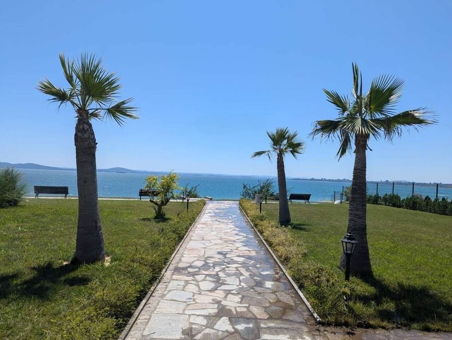 Обзаведен двустаен апартамент с гледка море в луксозен комплекс, кв.