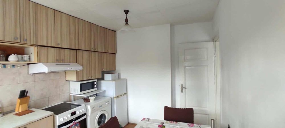 Продавам етаж от реновирана къща ж.п.гара
