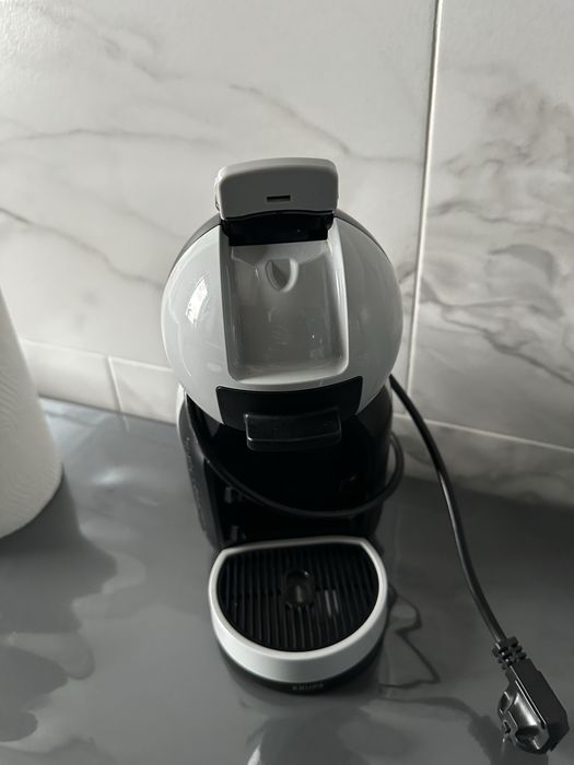 Aparat de cafea DeLonghi cu capsule Dolce Gusto