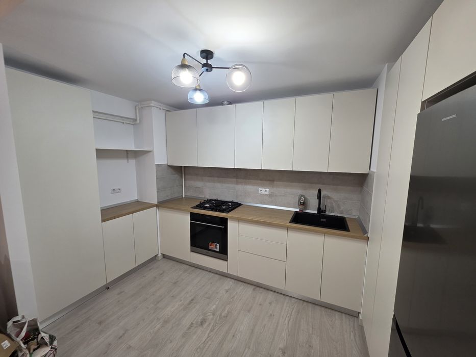 Mobilă la comandă București — bucătării, dressing, dulapuri, living -