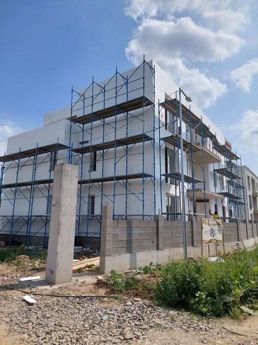 Inchiriem schela metalica, pe roti, popici si cofraje doka, montanti