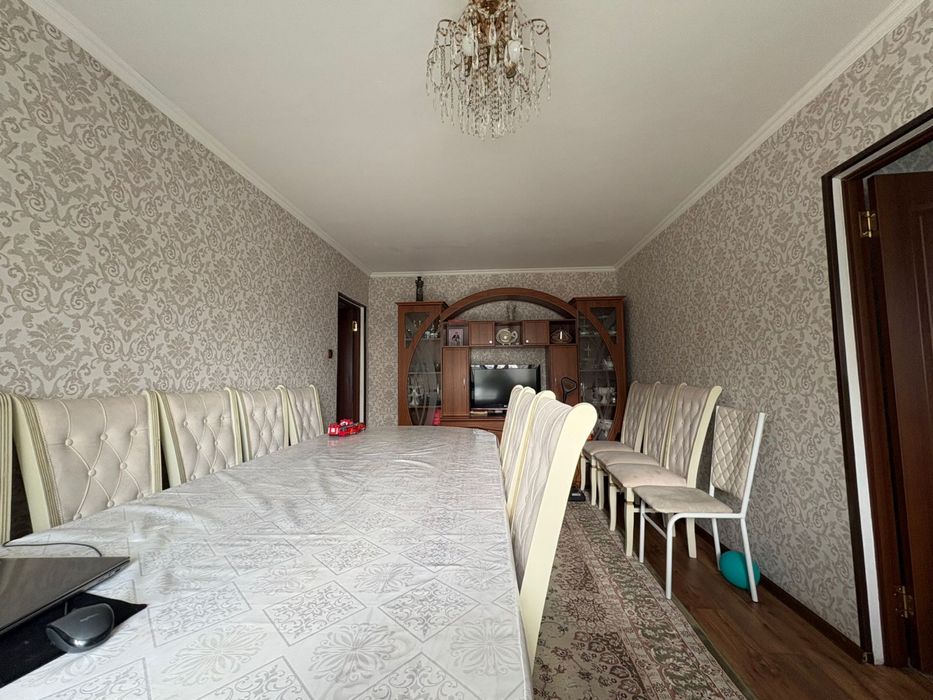 стол со стульями (12 штук)