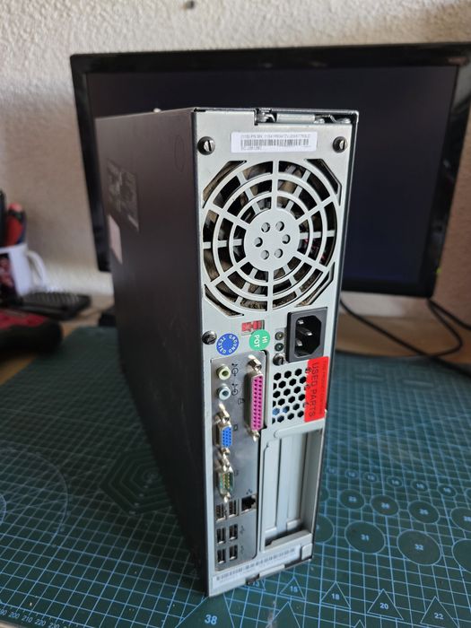 Lenovo ThinkCentre M57e 9488-A8J SFF – Core 2 Duo E4300 / 1 GB RAM / 160 GB HDD
