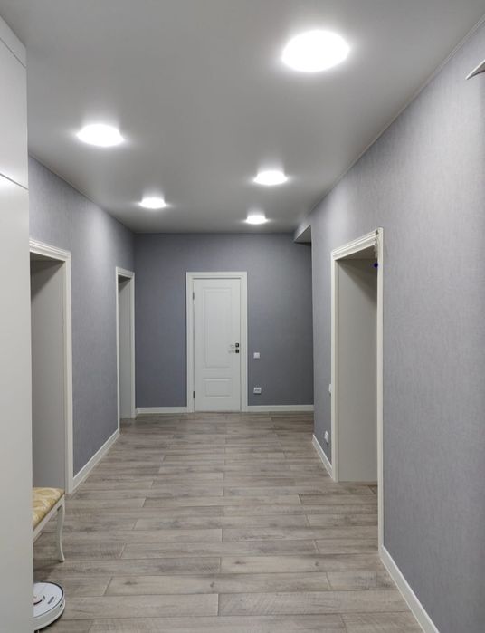 Укладка ламината и кварцвинила, монтаж плинтусов