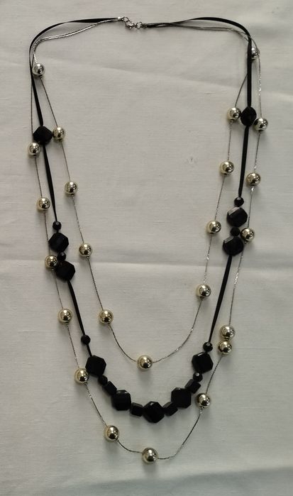 Бусы бижутерия 9 штук