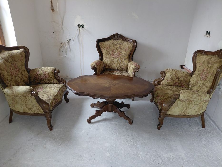 Античен бароков комплект от 3 кресла и маса