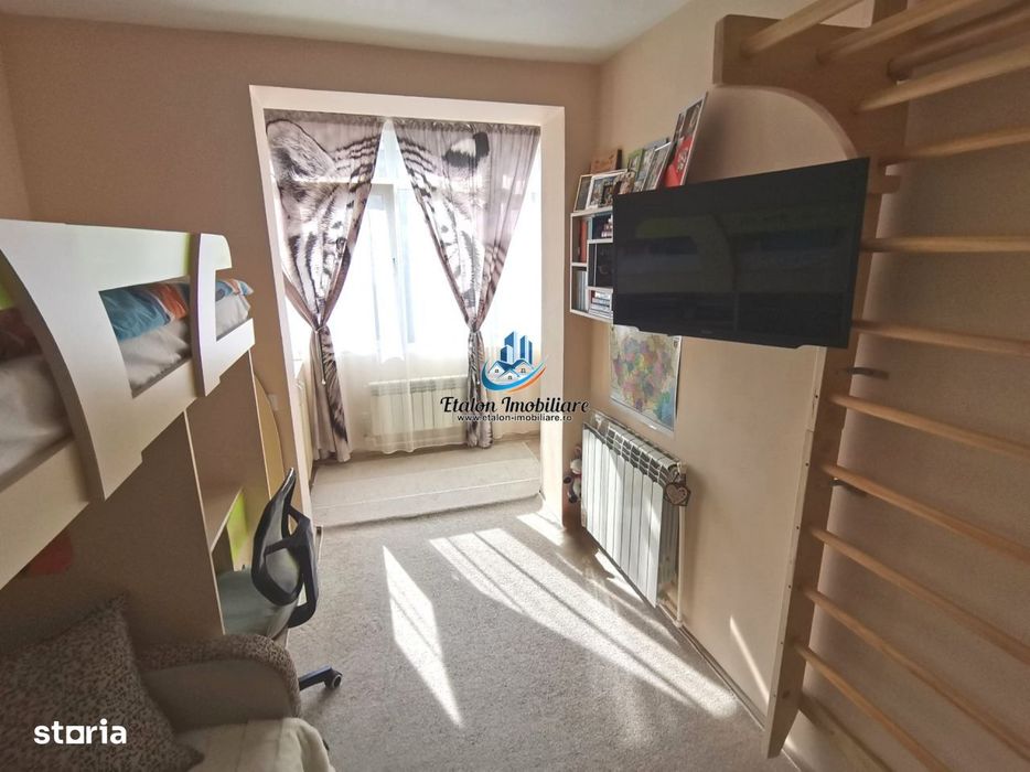 Apartament 2 camere, etaj 2, 2 balcoane, Zona Piata Centrala/Bradet — fotografia 3