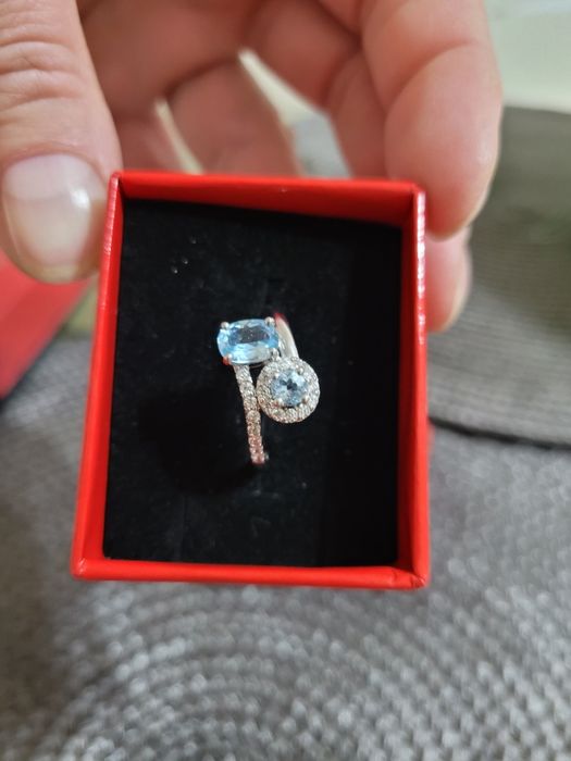 Дамски сребърен пръстен с камък топаз! Състояние ново!