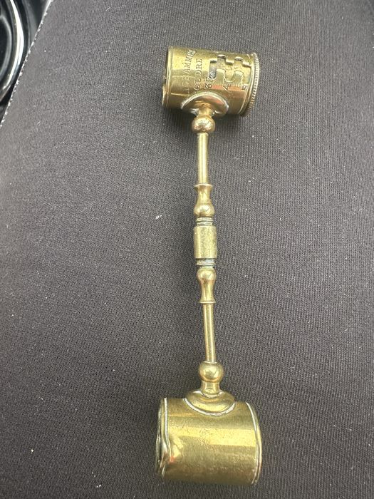 Plosca pentru praf de pusca si cupita pentru cartuse.