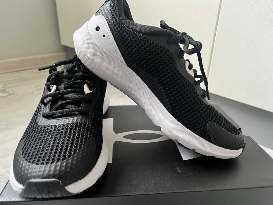 Черни маратонки Under Armour номер 39