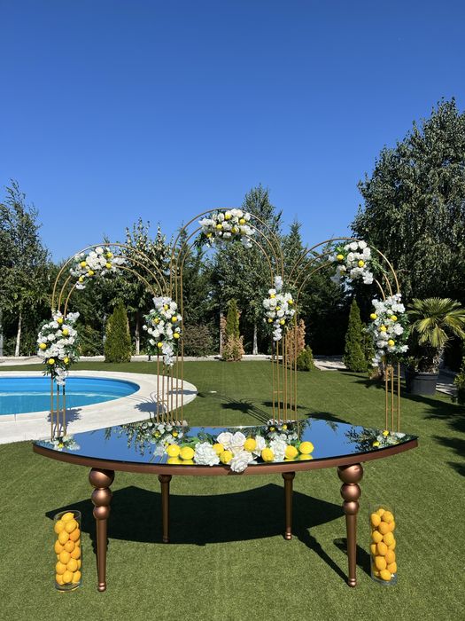 Decoruri nuntă (arcade, stalpisori, litere volumetrice/luminoase)