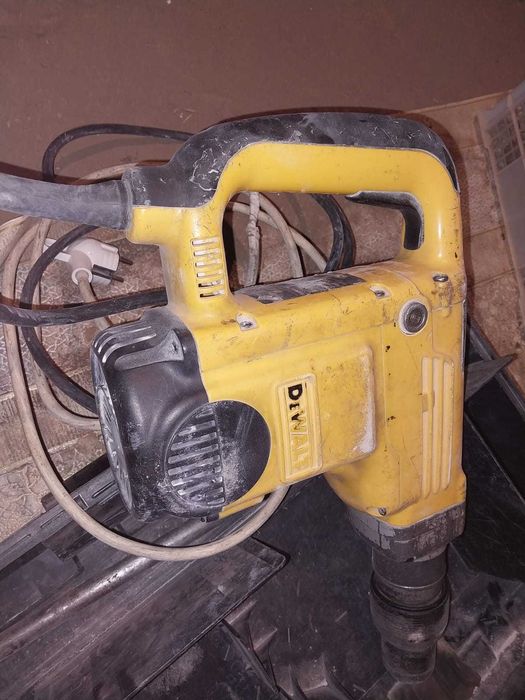Продам перфоратор De Walt  D 25600K
