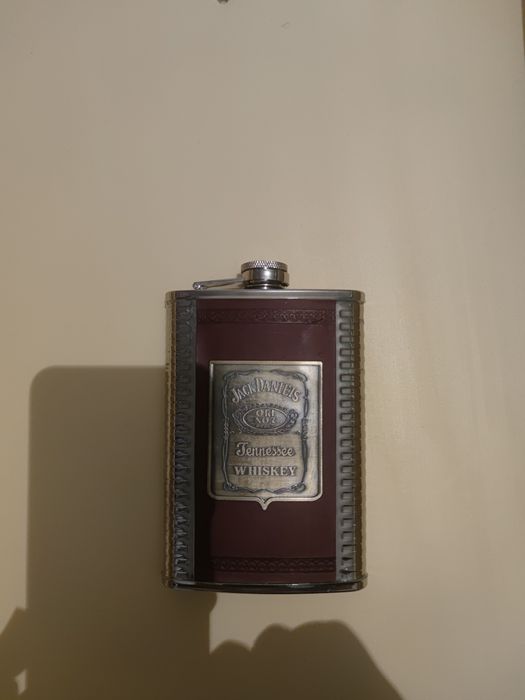 Фляжка с логотипом