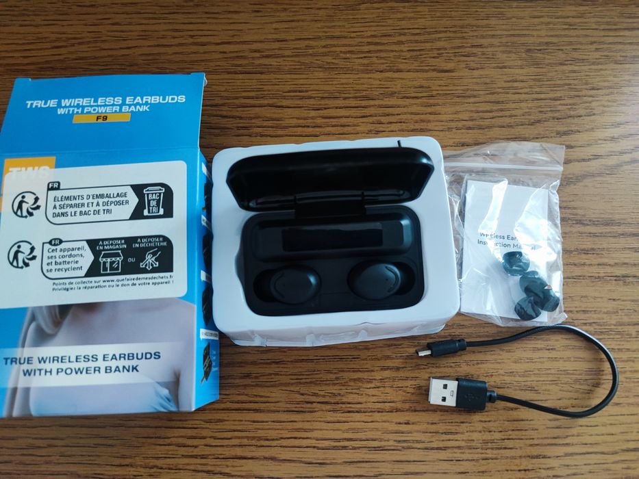 Căști bluetooth noi cu afișaj digital