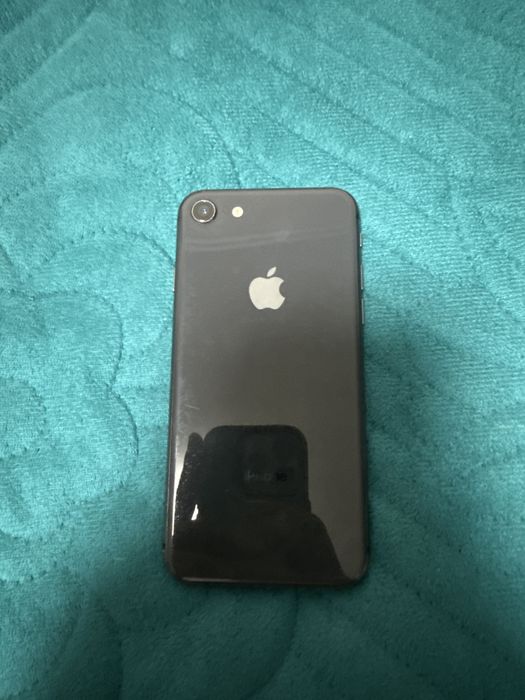 iPhone 8 в шорошем состаяние