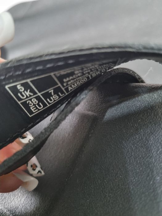 Sandale Dr.Martens negre cu catarama