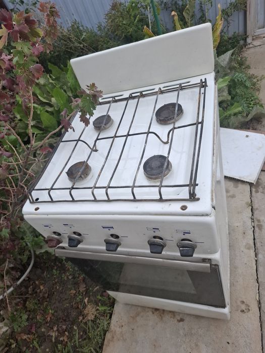 Продам газовую плиту