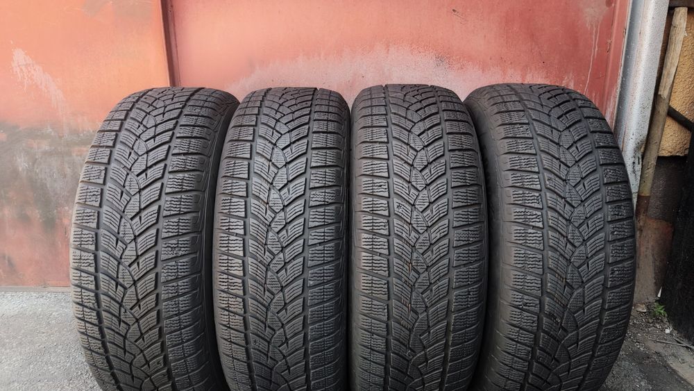4бр. зимни гуми 235/60/18 GoodYear Ultra Grip Performance 
dot23