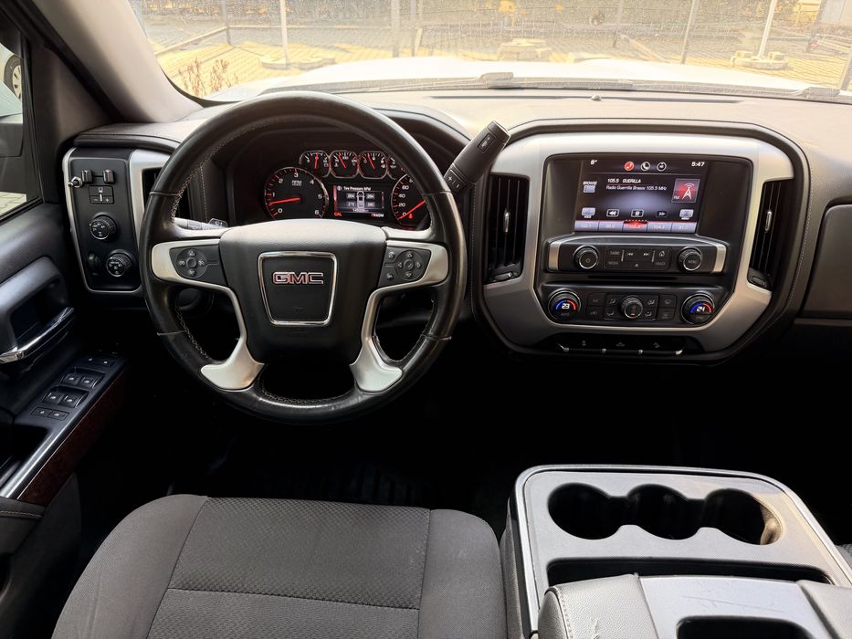 GMC Sierra 4 x 4  V8 5.3 L Autoutilitara 6 locuri Inmatriculat RO