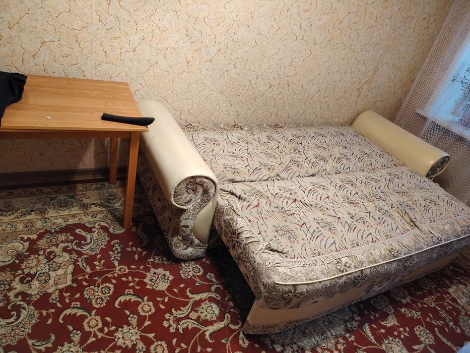 Стол книжка и стулья