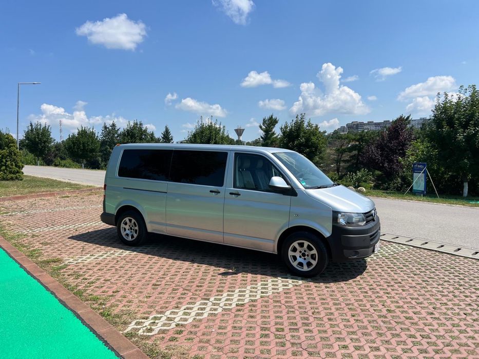 Vw T5 . 2,0 TDI . 8+1 locuri .