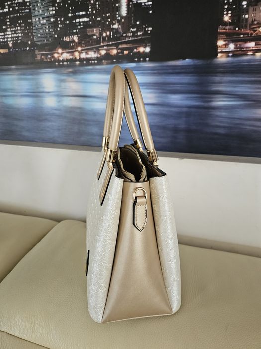 Нова дамска чанта златиста/бежова